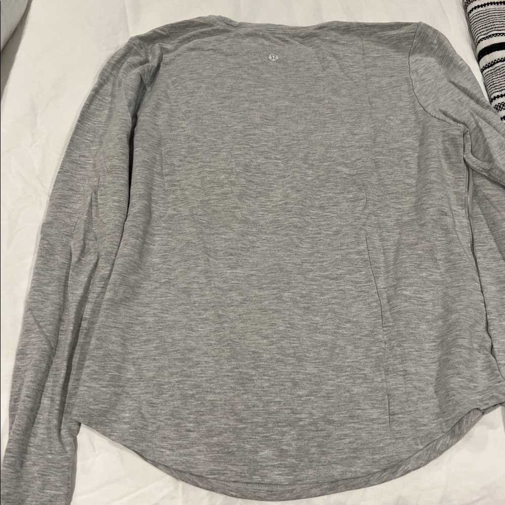 Lululemon sweatshirt gray size 8 - Picture 4 of 4